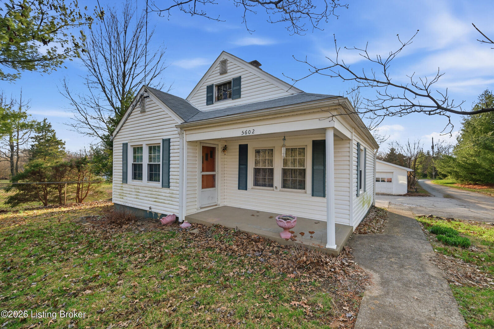 Property Photo:  5602 Lovers Ln  KY 40299 
