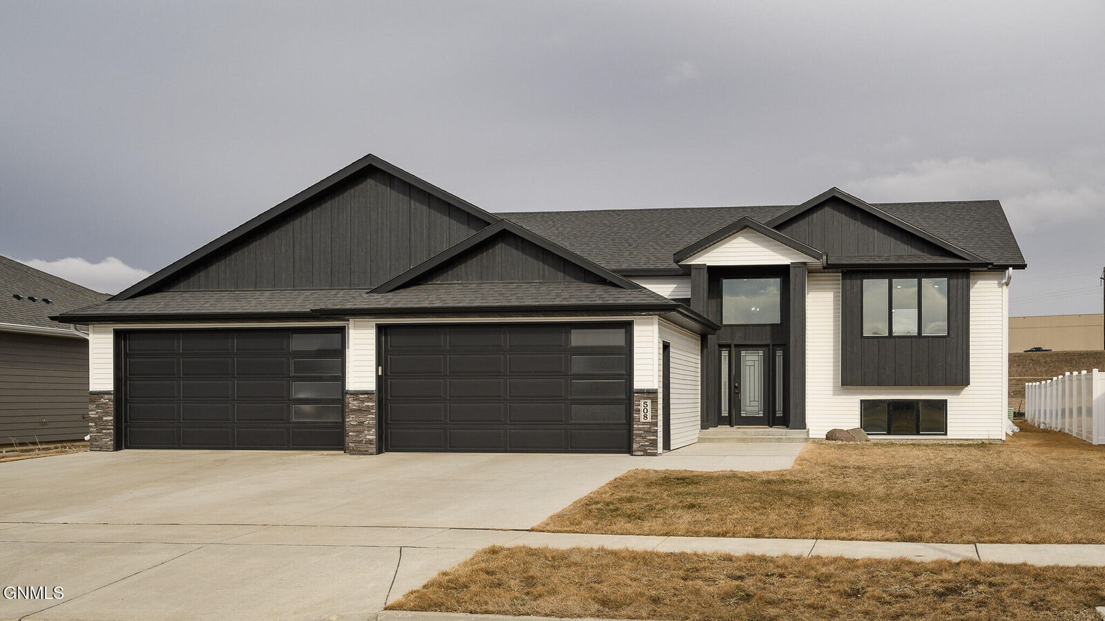 Property Photo:  508 Shale Drive  ND 58503 