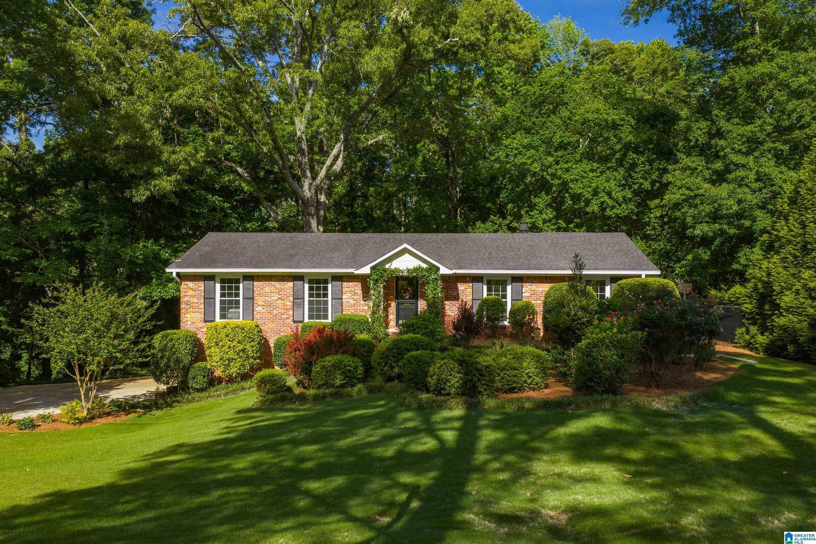 Property Photo: 3038 Taralane Drive AL 35216