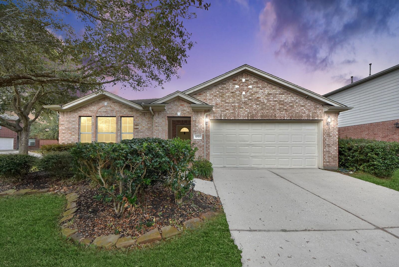 Property Photo: 4701 Glencastle Court TX 77345