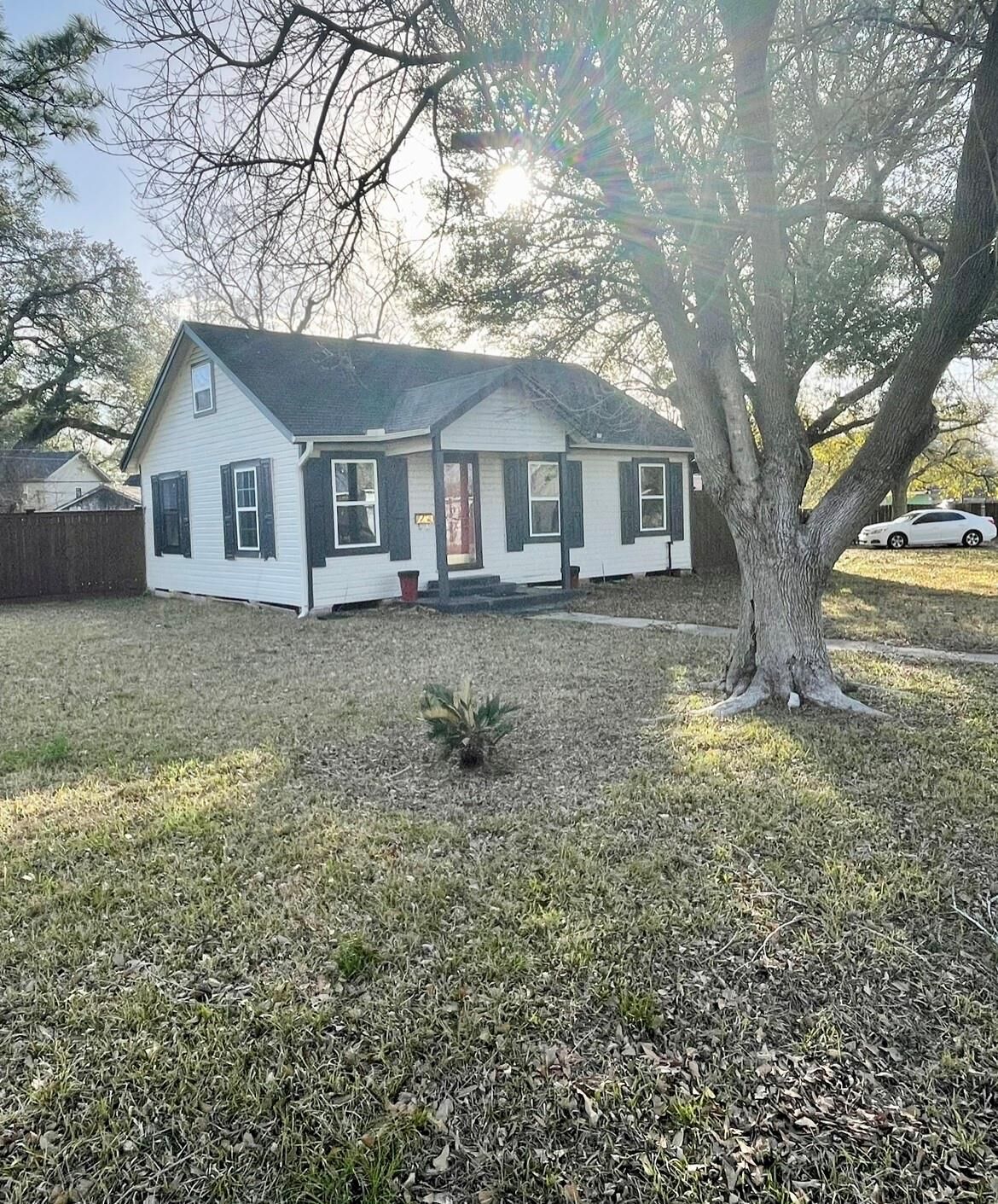Property Photo:  5220 E Parkway Drive  TX 77705 