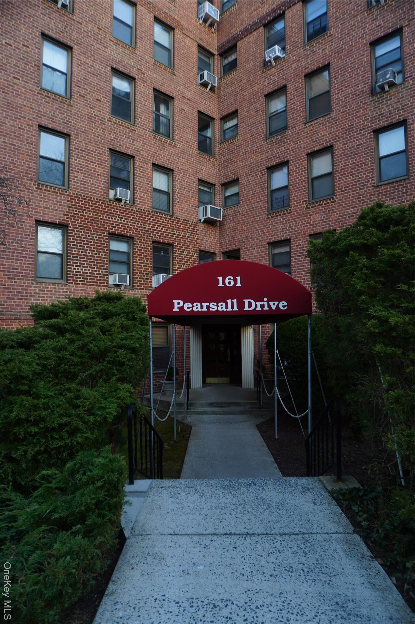 Property Photo:  161 Pearsall Drive Pearsall Drive 3H  NY 10552 