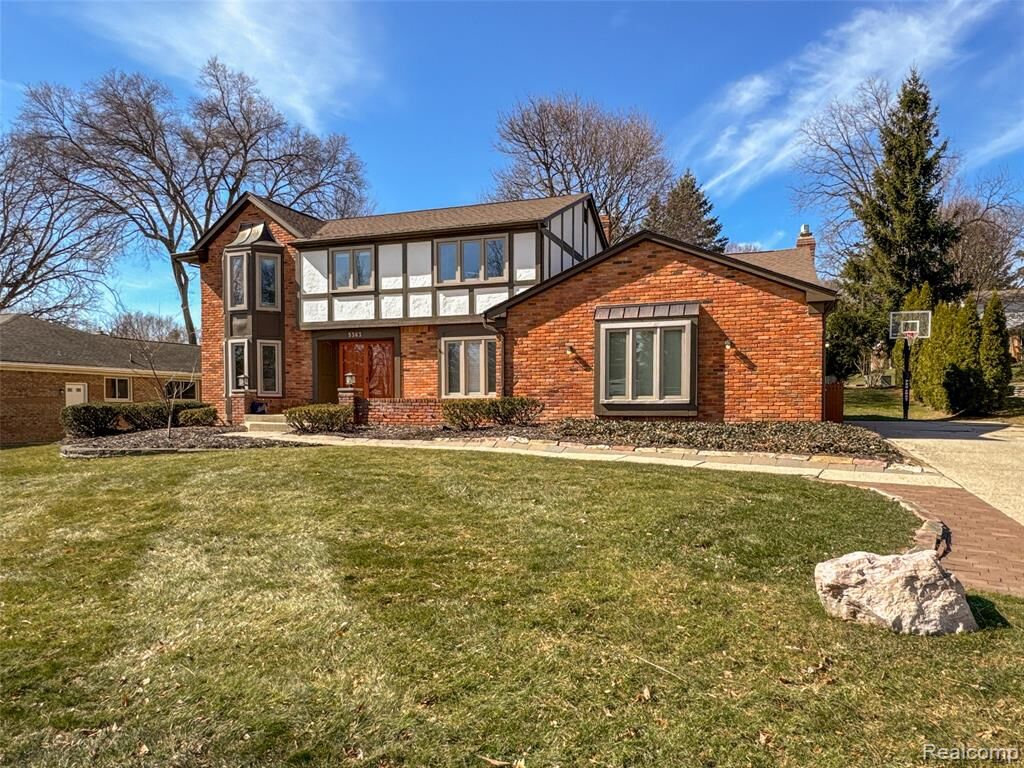 Property Photo:  5363 Clearview Drive  MI 48098 2427 