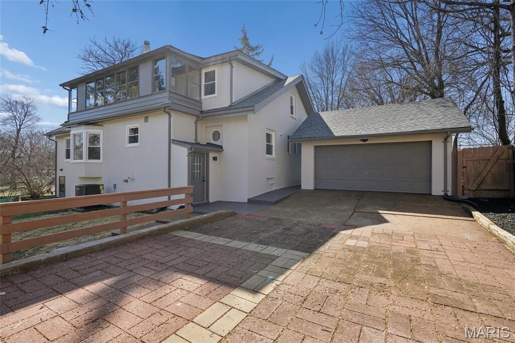 Property Photo:  10235 Thorpe Avenue  MO 63114 