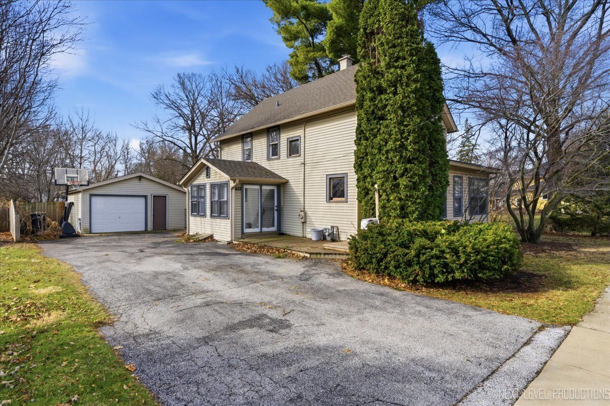 Property Photo: 622 Spring Street IL 60510