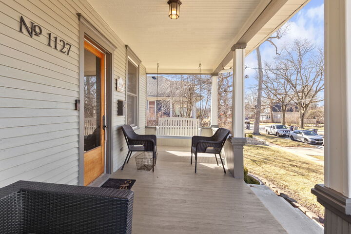 Property Photo:  1127 Morton Avenue  IL 60120 