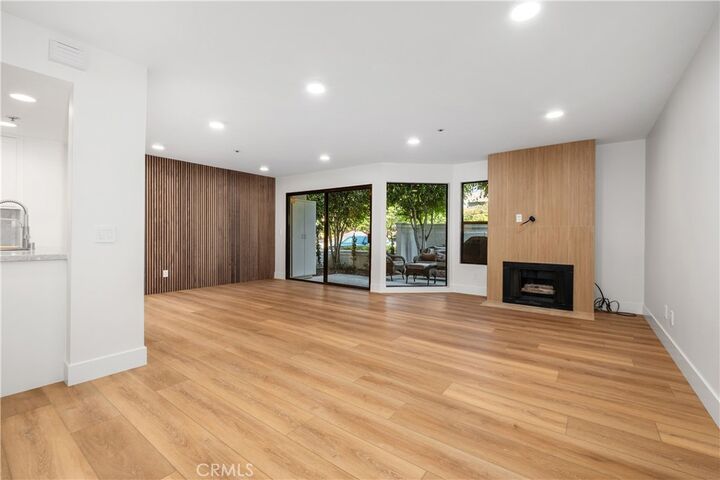 Property Photo:  280 Cagney 116  CA 92663 