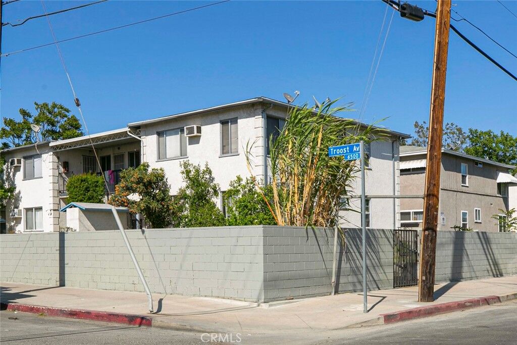 Property Photo:  11659 Hamlin Street 6  CA 91606 