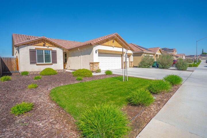 Property Photo:  652 Pinelli Drive  CA 93635 