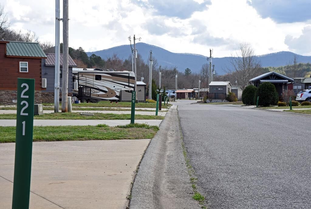 Property Photo: 221 Golden Nugget GA 30512