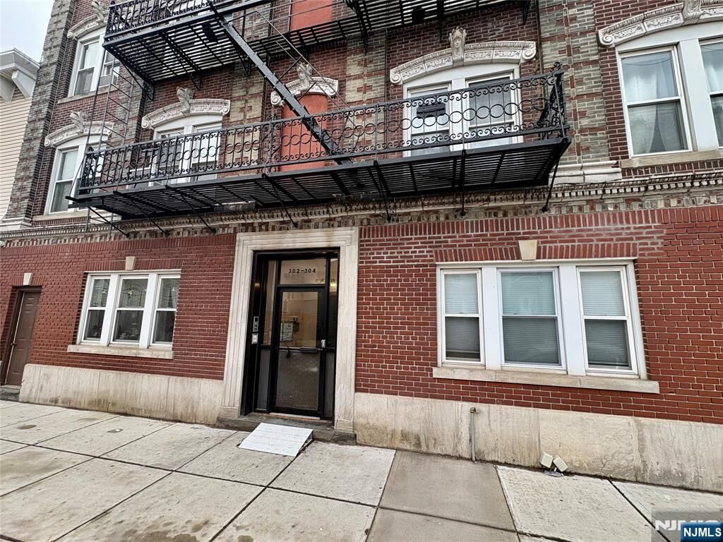 Property Photo:  302 3rd Street 304  NJ 07029 