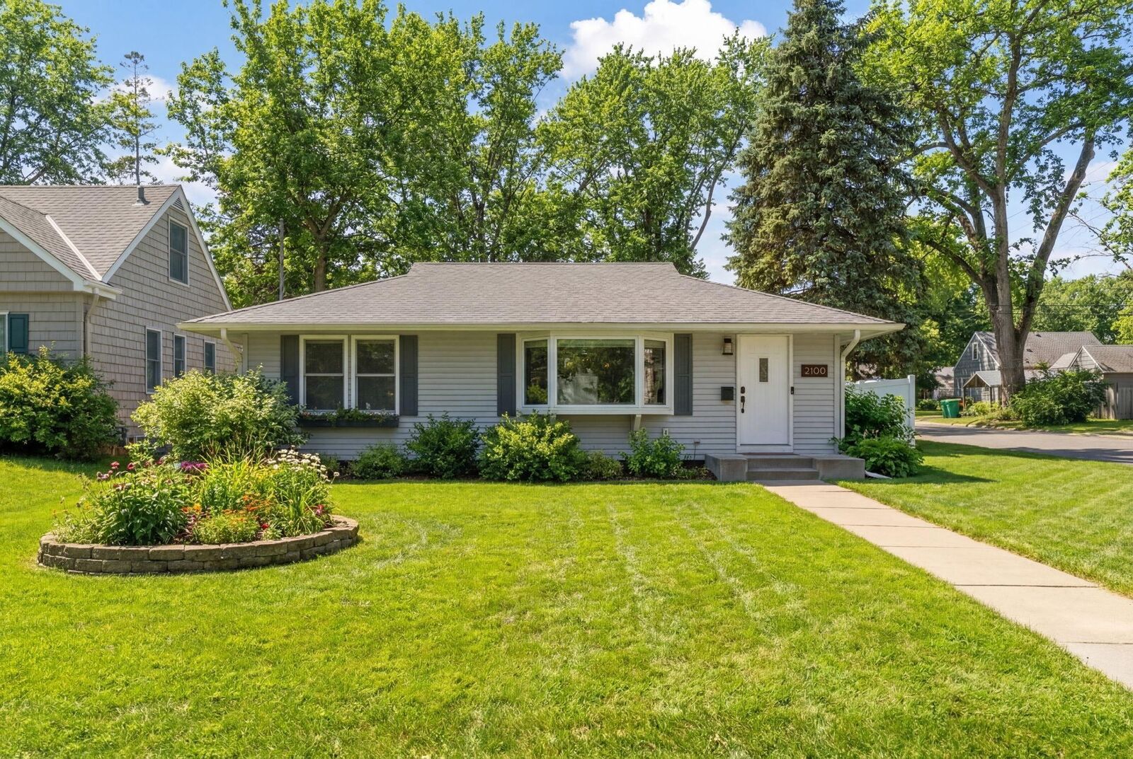 Property Photo:  3100 Pennsylvania Avenue S  MN 55426 