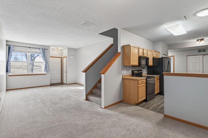 Property Photo:  794 Cobblestone Way  MN 55379 