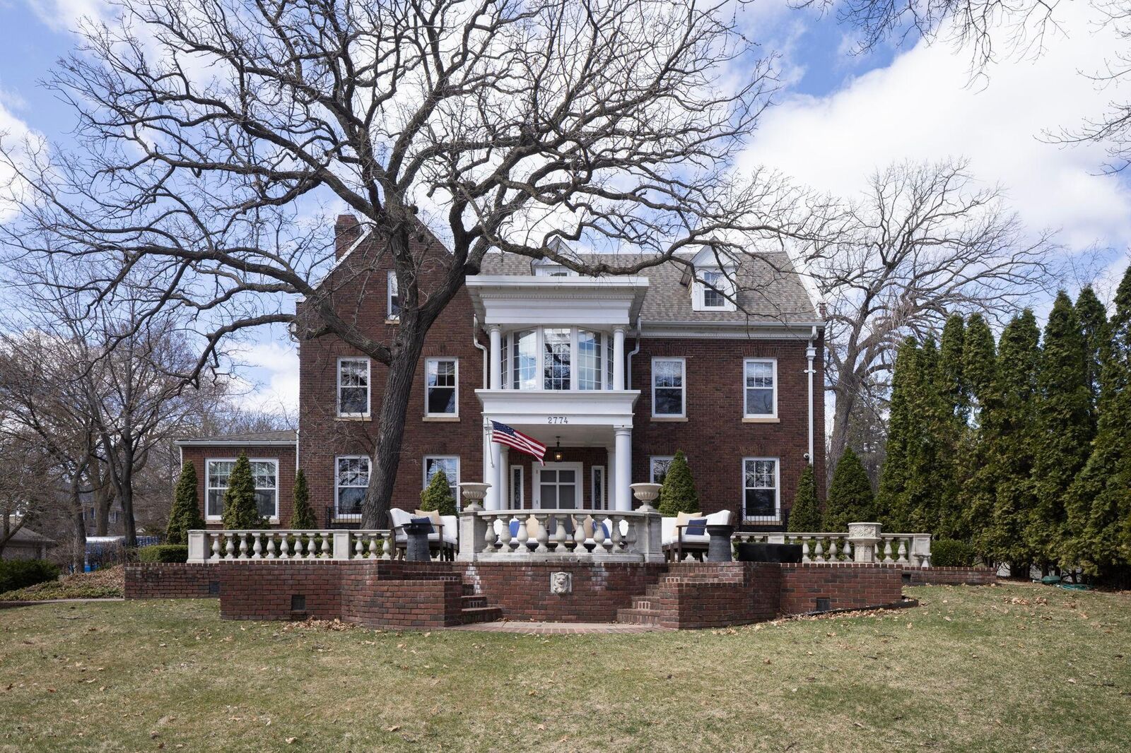 Property Photo:  2774 W Lake Of The Isles Parkway  MN 55416 