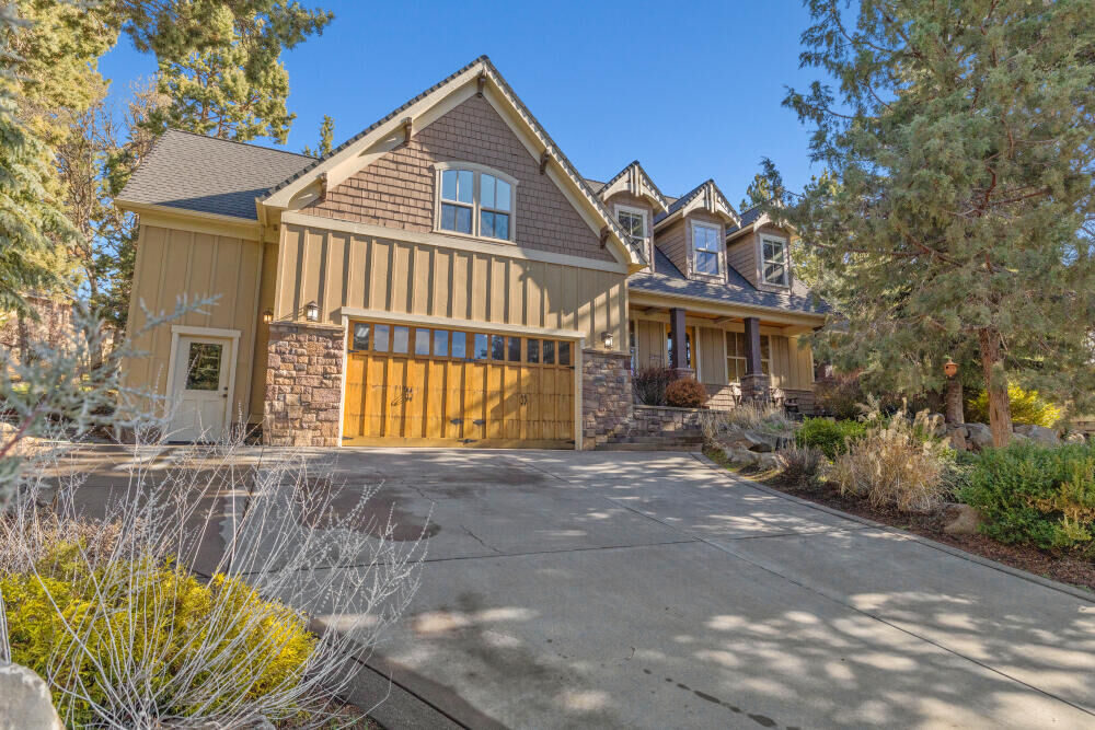 Property Photo:  11017 Siskin Lane  OR 97601 