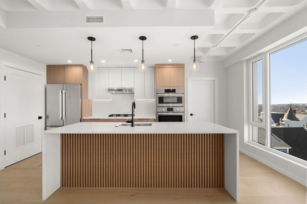 Property Photo:  125 Lowell Street 603  MA 02143 