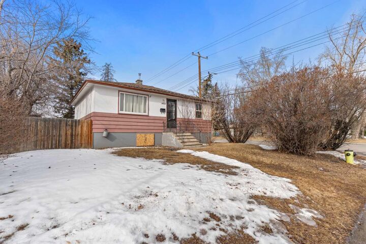Property Photo: 1403 43 Street SW AB T3E 0Y4