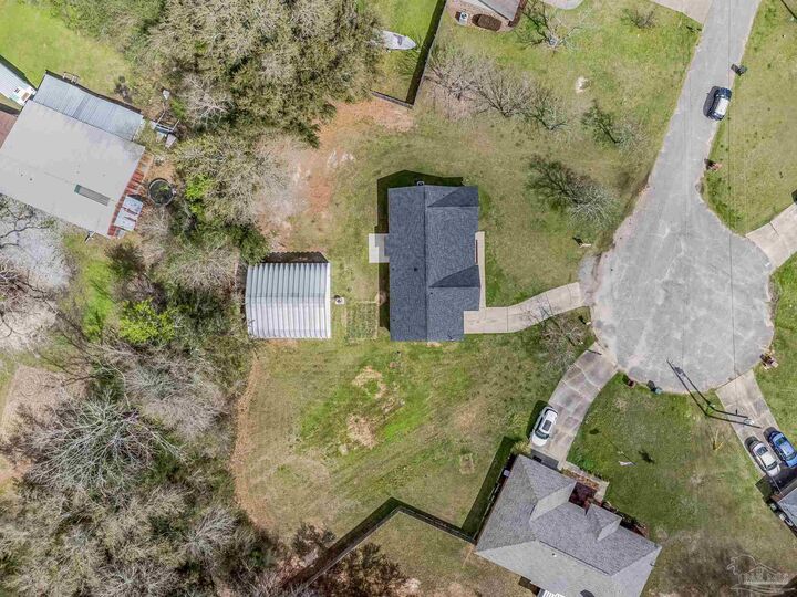 Property Photo: 902 Heathrow Dr FL 32533