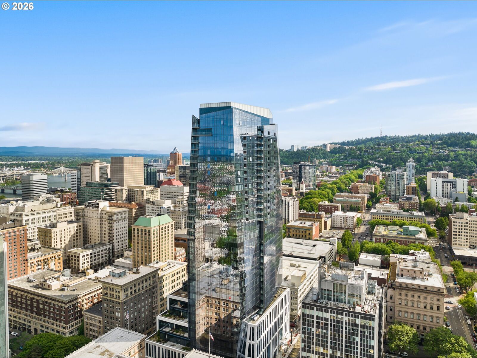 Property Photo:  550 SW 10th Ave 2609  OR 97205 