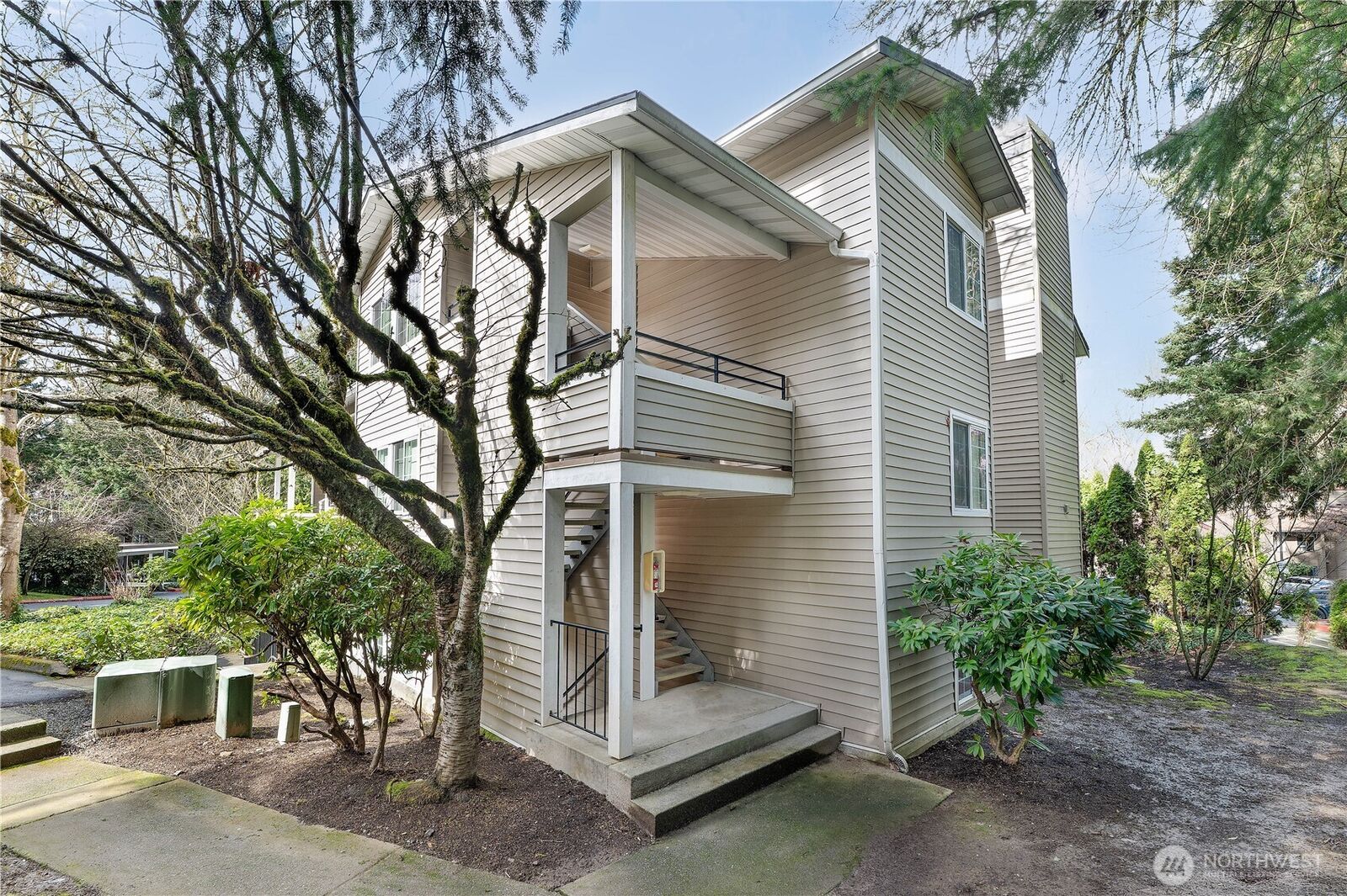 Property Photo:  10016 NE 120th Lane F103  WA 98034 