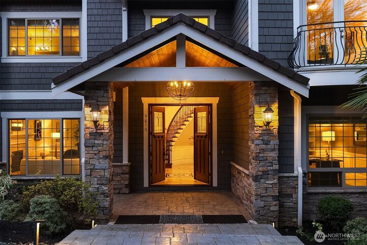 Property Photo:  9810 SE 35th Place  WA 98040 