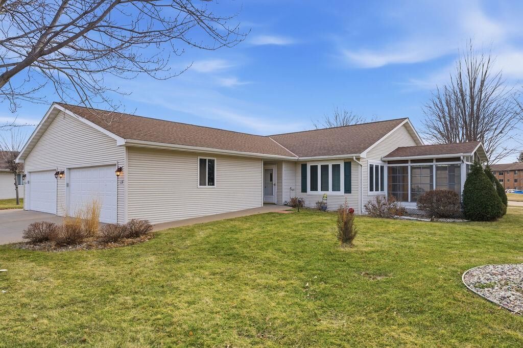 Property Photo:  1399 W South Park Avenue  WI 54902 