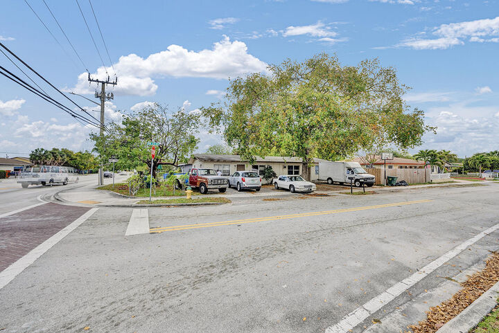 Property Photo:  2100 NW 27th Street  FL 33311 