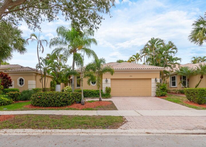 Property Photo:  2466 Bay Isle Court  FL 33327 