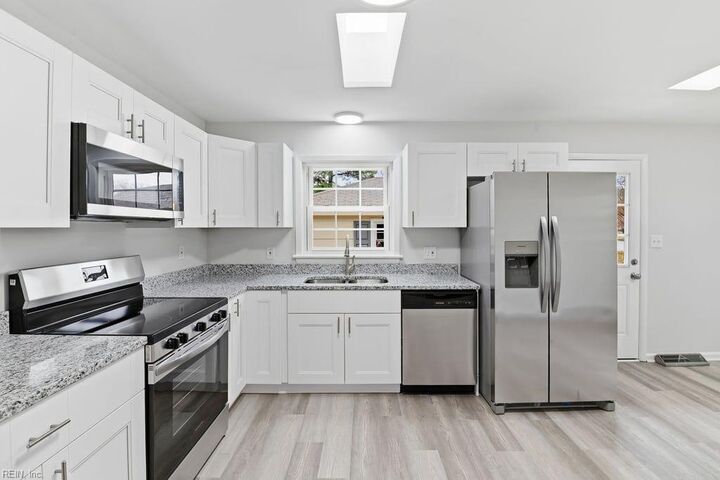 Property Photo:  116 Wendfield Cir  VA 23601 