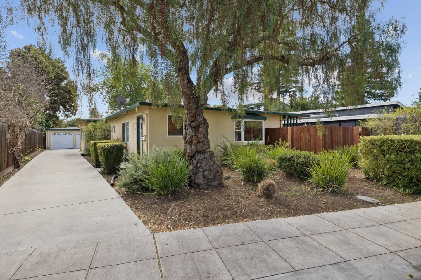 Property Photo:  674 Bryson Avenue  CA 94306 