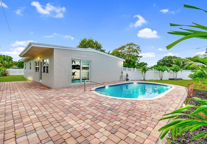 Property Photo:  3137 SW 15th St  FL 33312 