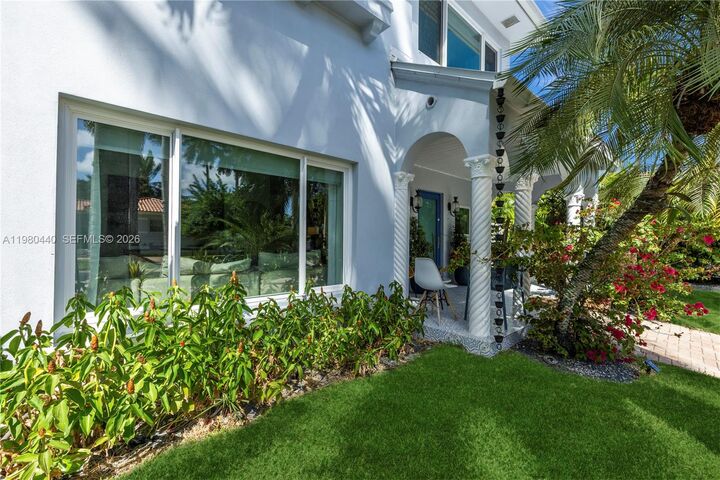 Property Photo:  1121 NE 85th St  FL 33138 