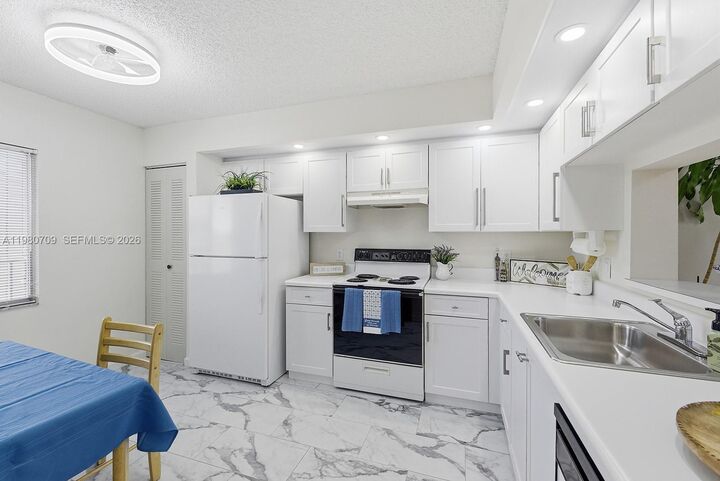 Property Photo:  1200 SW 137th Ave 308E  FL 33027 