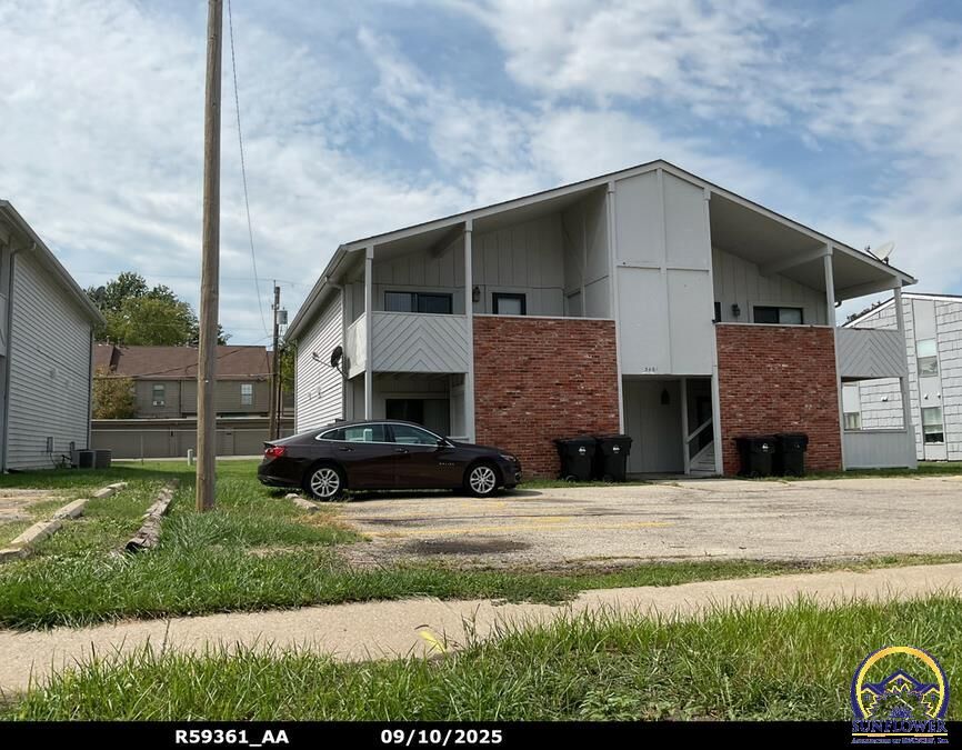 Property Photo:  3401 SW Burnett Rd  KS 66614 