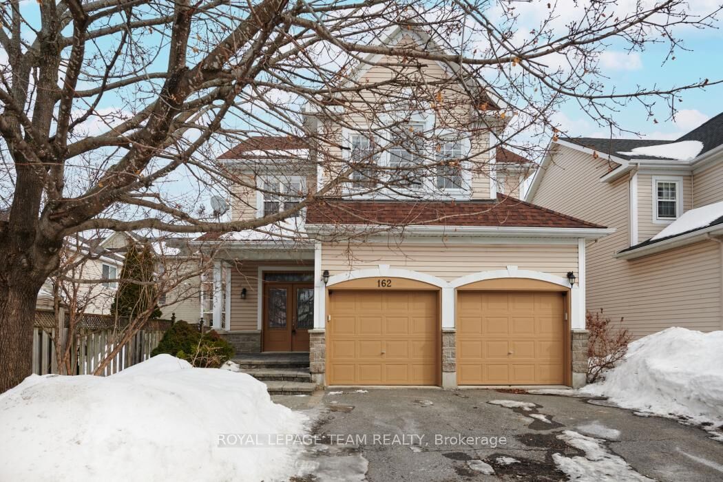 Property Photo:  162 Redcliff Avenue  ON K2J 5J7 