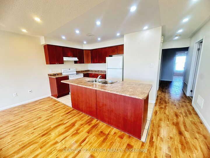 Property Photo:  2725 Bur Oak Avenue Upper#1  ON L6B 1K7 