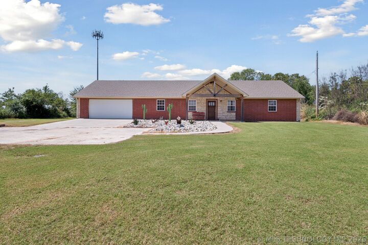 Property Photo:  15375 N 247th Road  OK 74447 