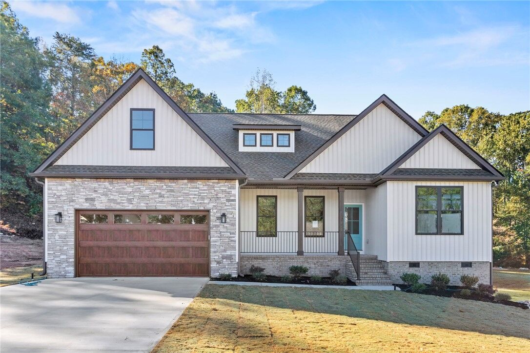 Property Photo:  115 Mountain Lake Drive  SC 29673 