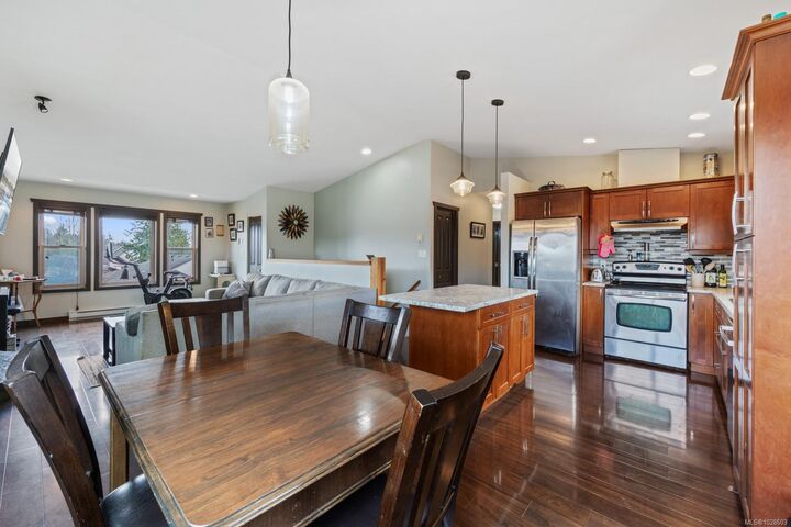 Property Photo: 2735 Rydal Ave BC V0R 1S0