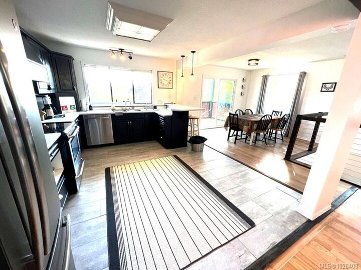 Property Photo: 811 Oceanview Dr BC V0T 1S0