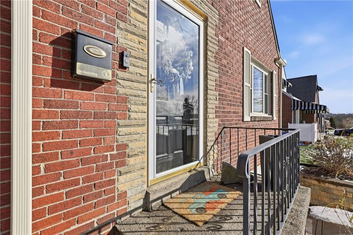 Property Photo:  633 Moreland Dr  PA 15243 