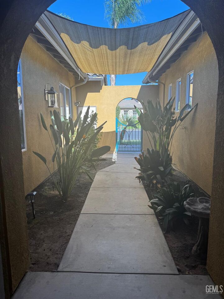 Property Photo:  5011 Pelican Hill Drive  CA 93312 