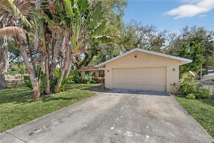 Property Photo:  1938 Flamingo Dr  FL 33917 