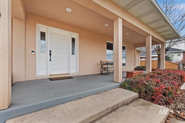 Property Photo:  4609 N Mountain View Drive  ID 83704 