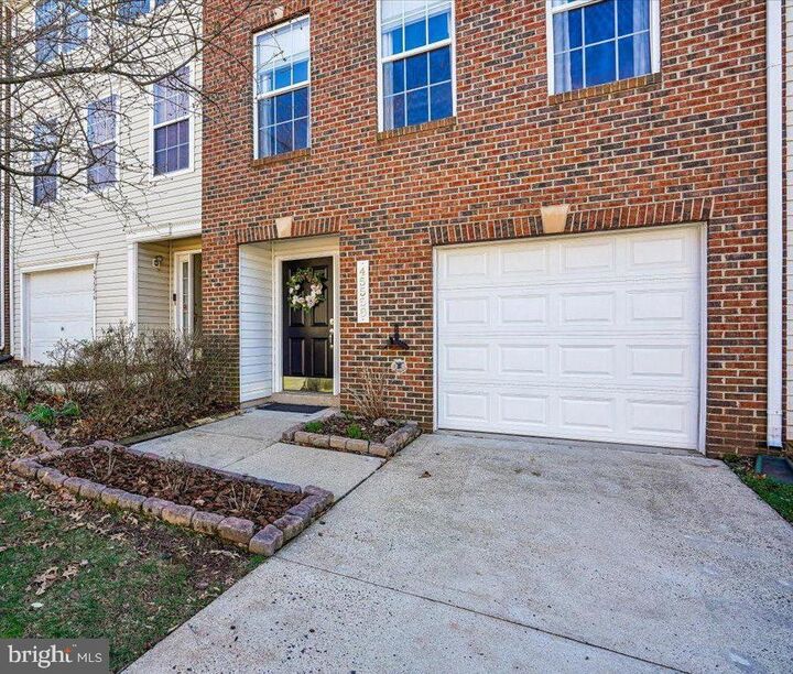 Property Photo: 45558 Lakemont Square VA 20165