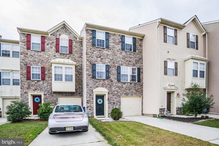 Property Photo:  8 Shoemaker Drive  NJ 08085 