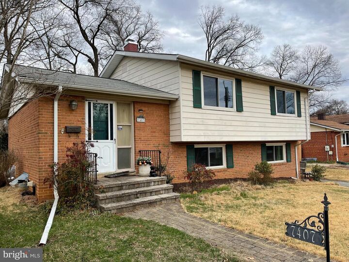 Property Photo:  7407 Sweetbriar Drive  MD 20740 