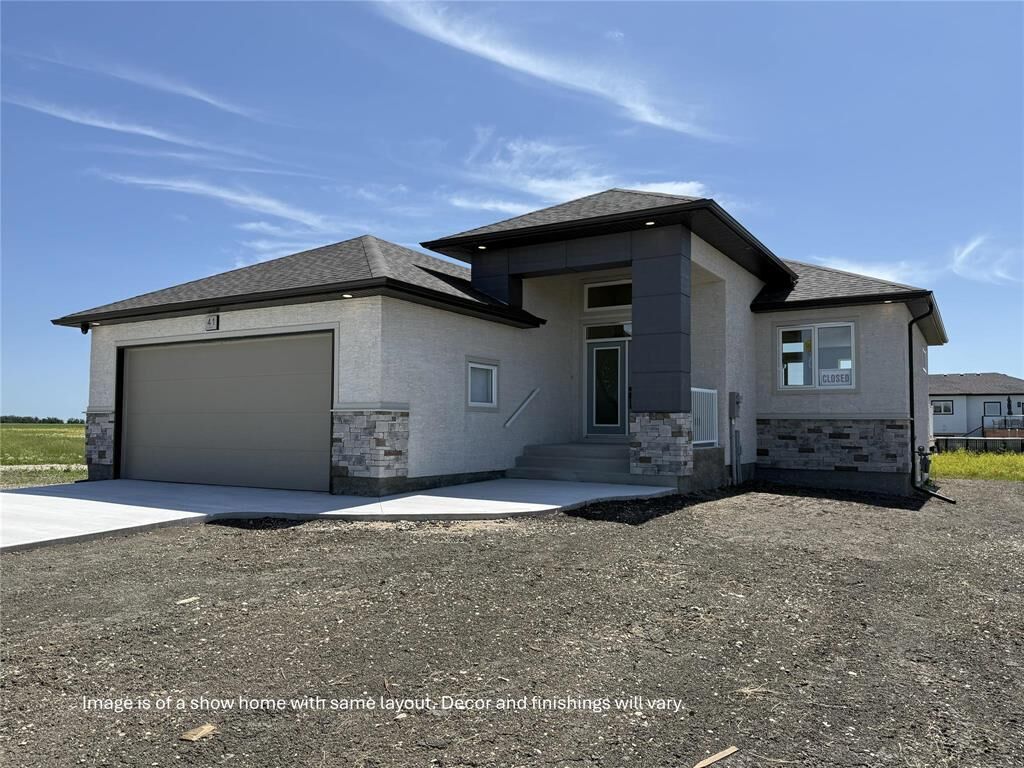 Property Photo:  43 Parkrose Place  MB R5A 0B4 