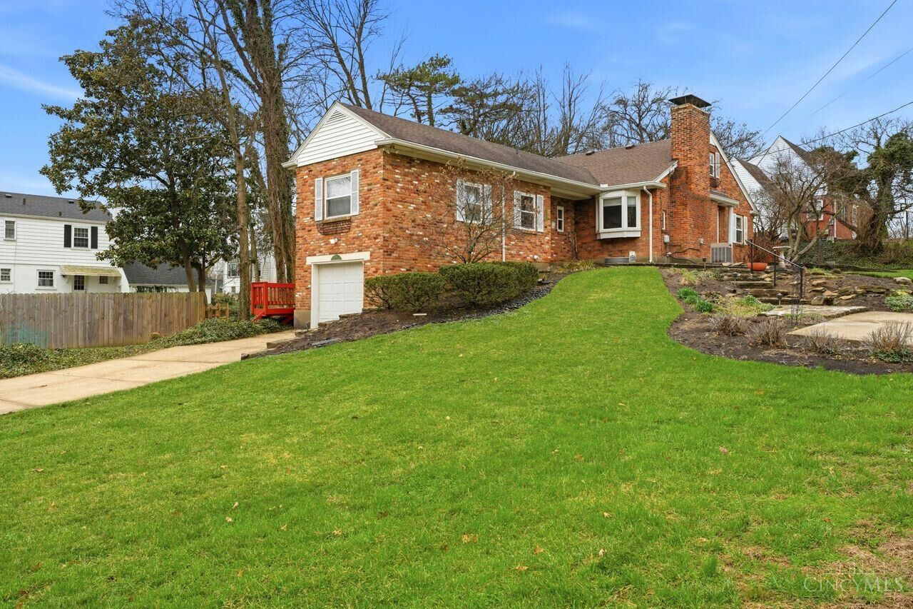 Property Photo:  7027 Glenellyn Drive  OH 45236 