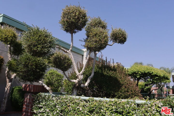 Property Photo:  5301 Balboa Blvd  CA 91316 